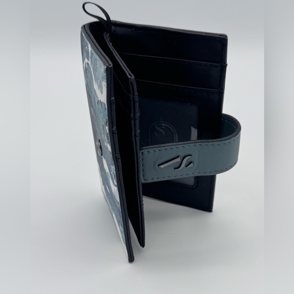 Simply Vera Vera Wang wallet - Picture 2 of 5